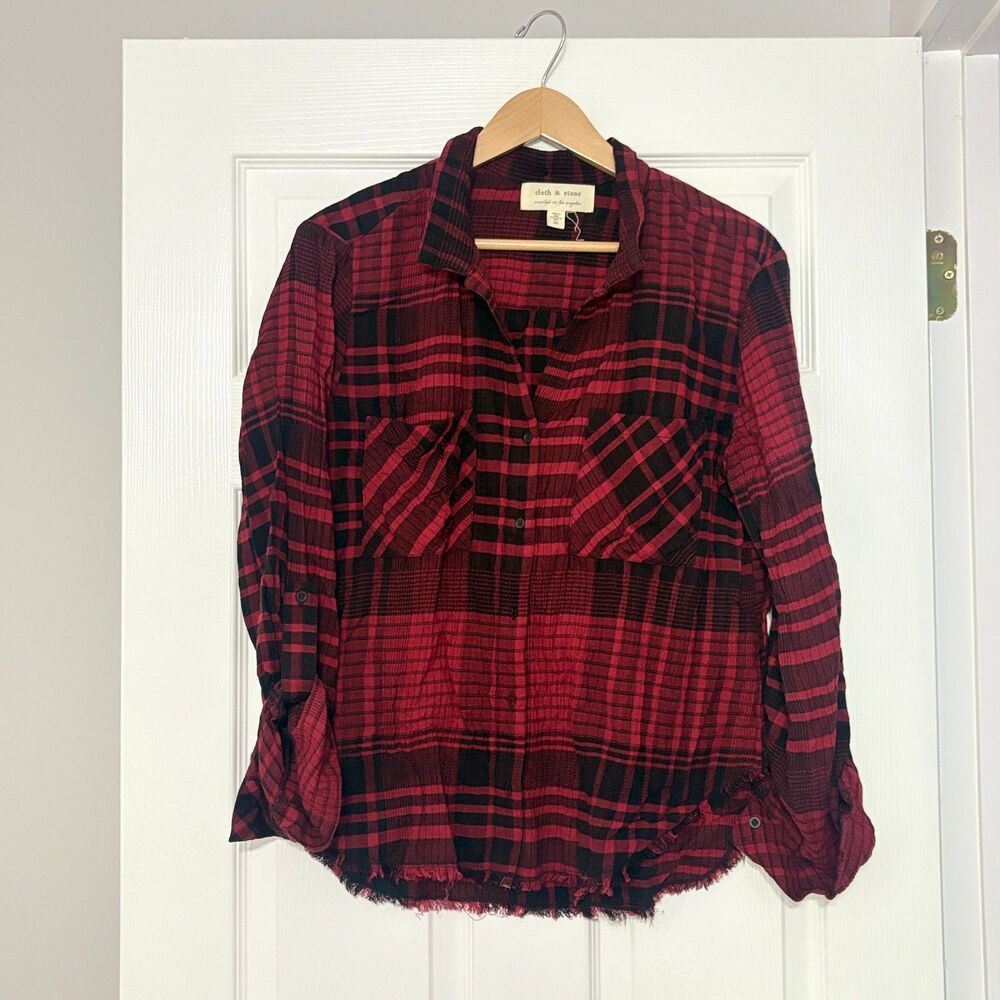 Cloth & Stone Shirt Womens M Red Black Plaid Button Down Raw Hem Roll Tab Pocket